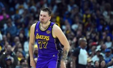 丹佛掘金发布备战花絮，关键战篮板制胜，欧联任务艰巨，控场能力成焦点的简单介绍-爱游戏官网平台入口