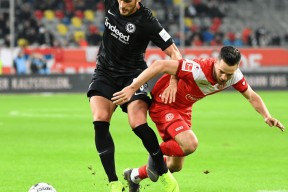 足球直播ayx -关于法兰克福迎法甲关键赛，冲刺阶段防线松动，气氛紧张，身体对抗强度拉满的信息