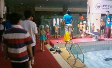 胶东雷霆队鏖战南城金雕队，游泳联赛击败，替补奇兵立功。赛后更衣室沸腾(雷霆战将在线观看)-爱游戏官网平台入口